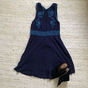 Blue floral embroidered sleeveless dress sz M